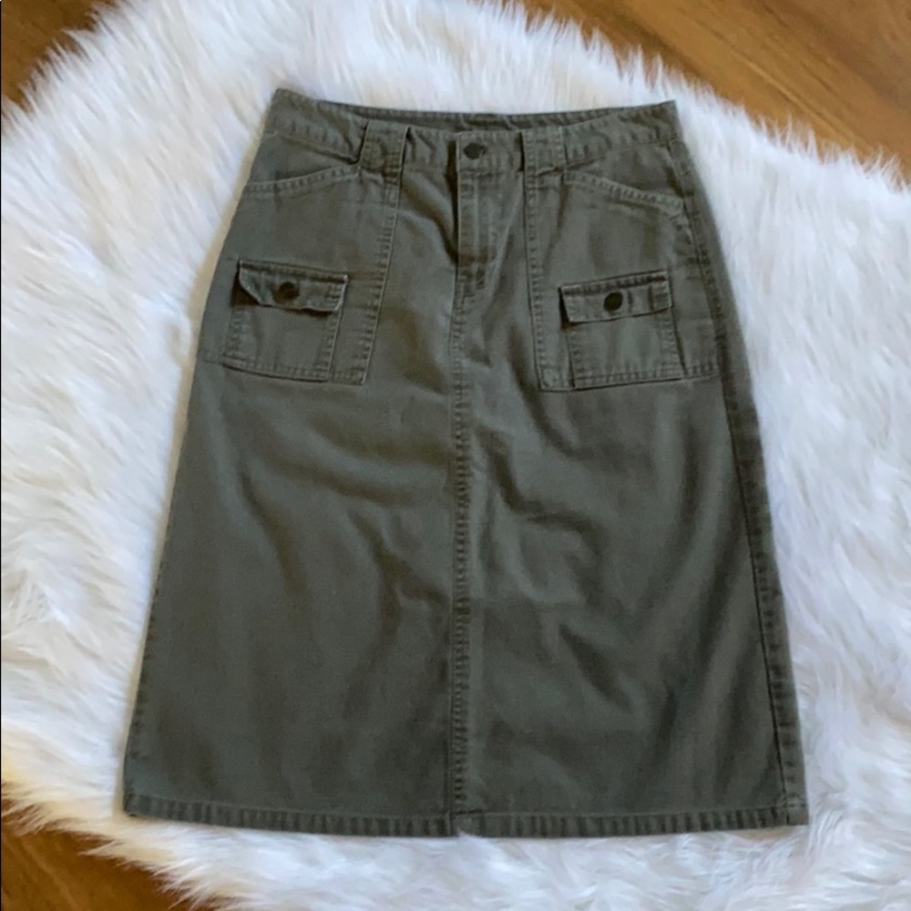 Classic Gap Khakis Olive Green Skirt. Size 6